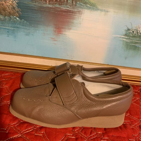 P W Minor Women's Shoes Extra Depth Taupe Tan Straps Size 9D Wide - Picture 2 of 13